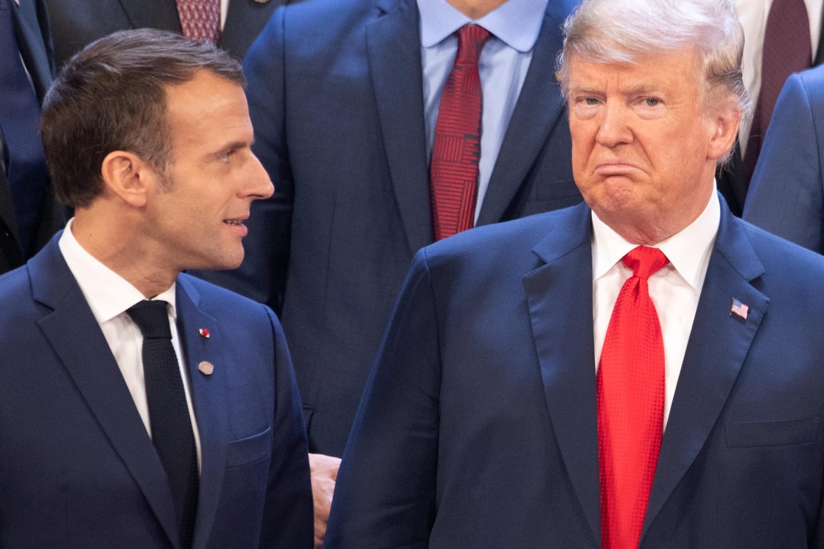 Donald Trump und Emmanuel Macron beim G20-Gipfel in Buenos Aires: Der US-Präsident hat seinem französischen Kollegen einen hämische Tweet geschickt.
