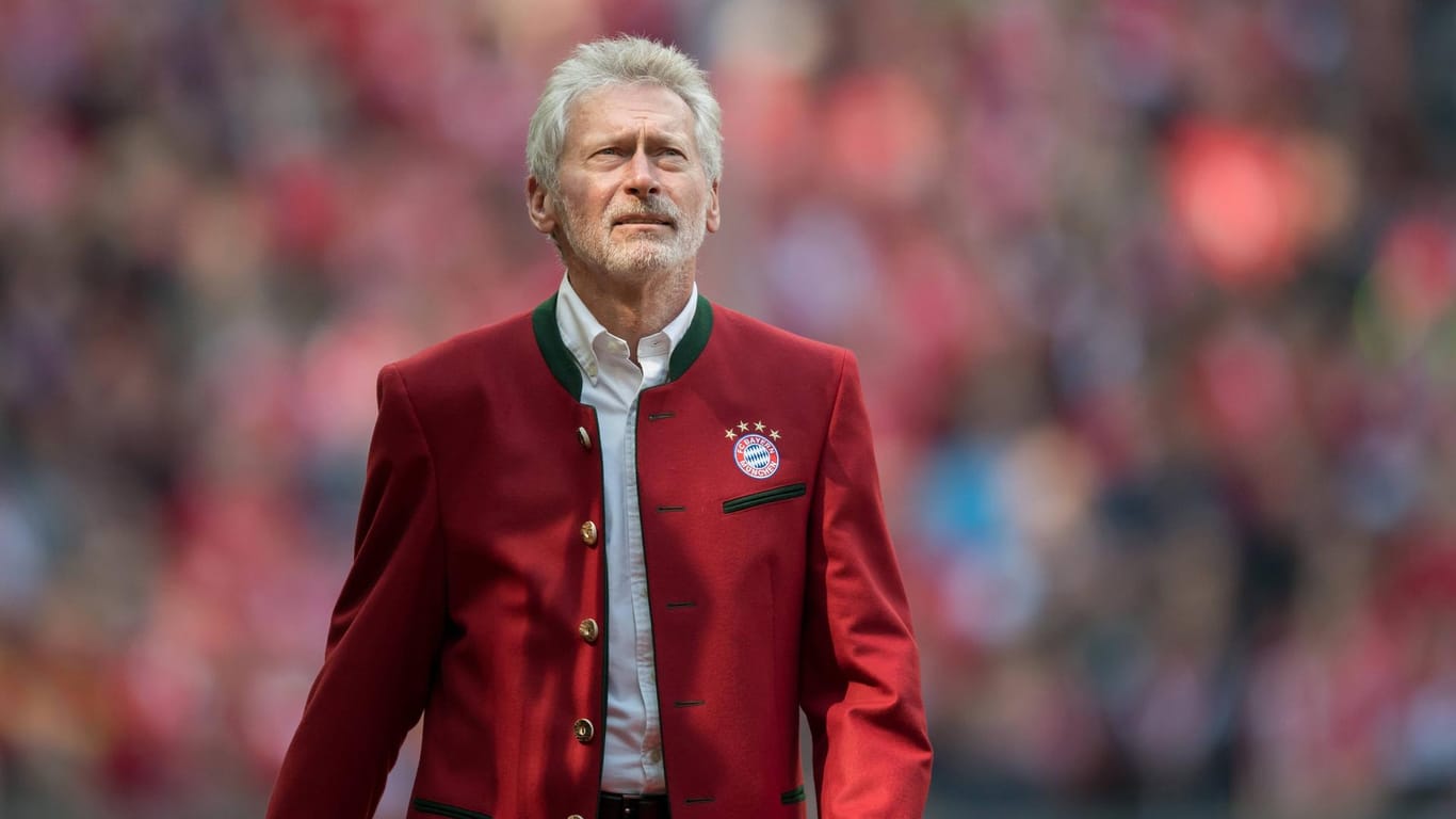 Paul Breitner gab nach einem Streit mit Bayern-Präsident Uli Hoeneß seine Ehrenkarte für die Münchner Arena zurück.