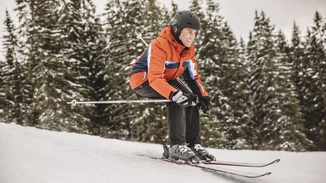 Auch im Alter kann man noch problemlos die Piste herunterwedeln.