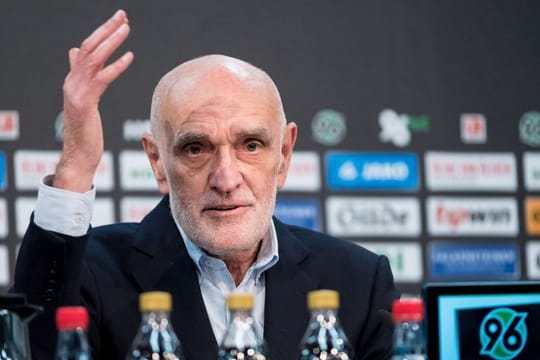 96-Boss Martin Kind gab Trainer André Breitenreiter vorerst eine Jobgarantie.