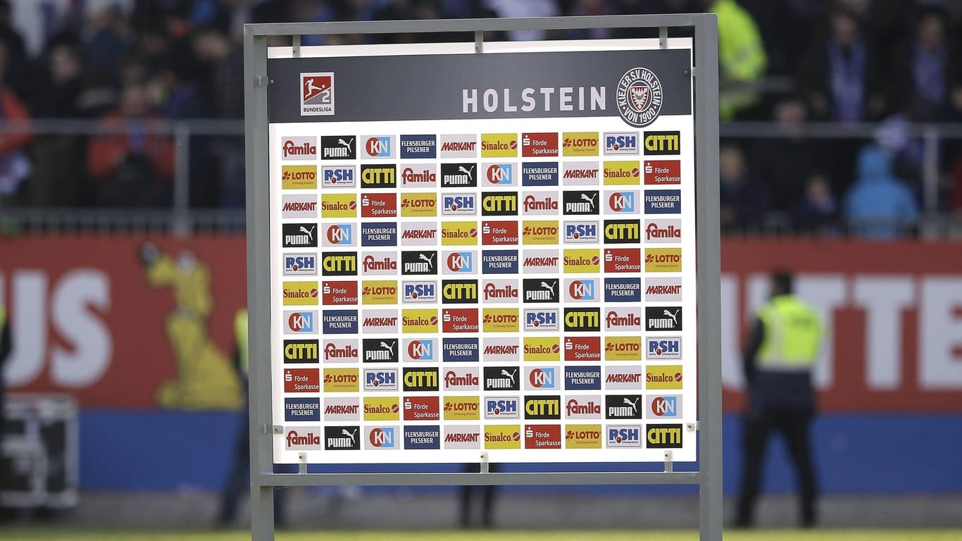 Die 2. Bundesliga kritisiert den Sparkurs des TV-Senders Sky wegen fehlenden Interviews vor Sponsorenwänden.
