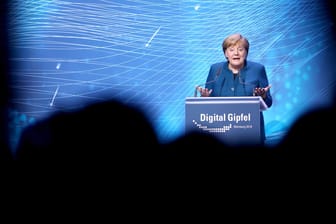 Bundeskanzlerin Angela Merkel beim Digitalgipfel: Die Bundesländer stellen sich nun gegen die Groko-Pläne für einen Pakt zur Digitalisierung der Schulen.
