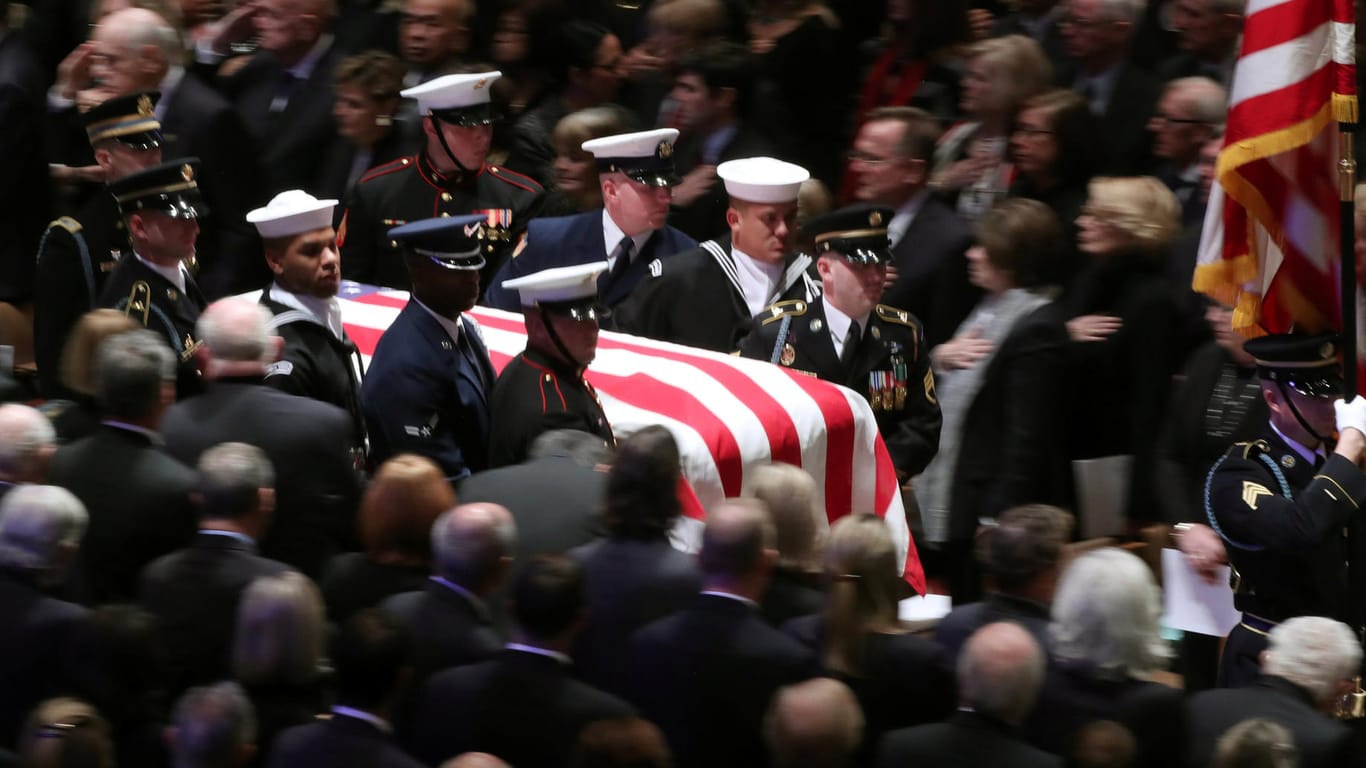 Trauerfeier mit militärischen Ehren: In Washington gedenken Politiker und Bürger des verstorbenen US-Präsidenten.