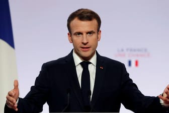 Emmanuel Macron: Die französische Regierung bemüht sich weiter um eine Entspannung im Konflikt mit der "Gelbwesten"-Protestbewegung.