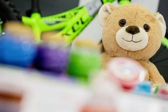 Der vernetzte Teddybär war der Stiftung Warentest wegen der ungesicherten Funkverbindung zwischen Smartphone und Spielzeug negativ aufgefallen.