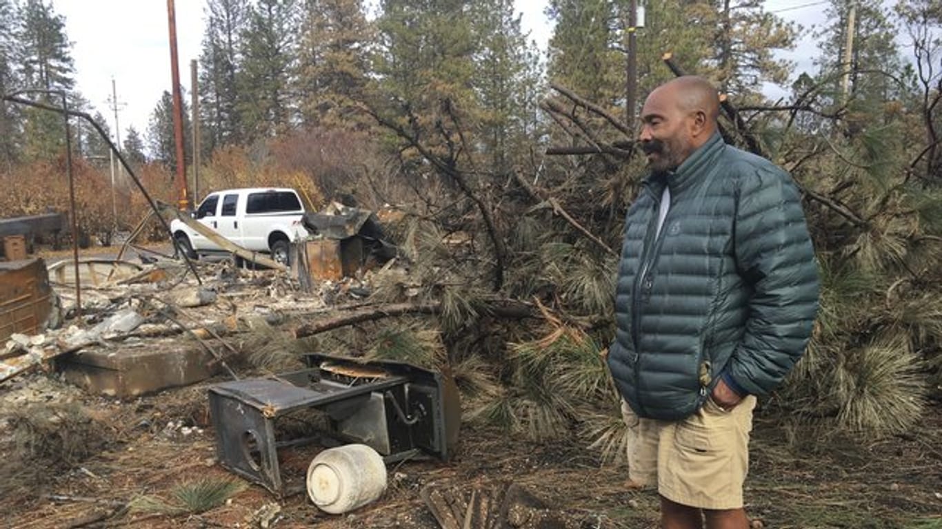 Nach den verheerenden Waldbrände in Kalifornien sind Anwohner am Mittwoch erstmals wieder in Teile der zerstörten Ortschaft Paradise zurückgekehrt.