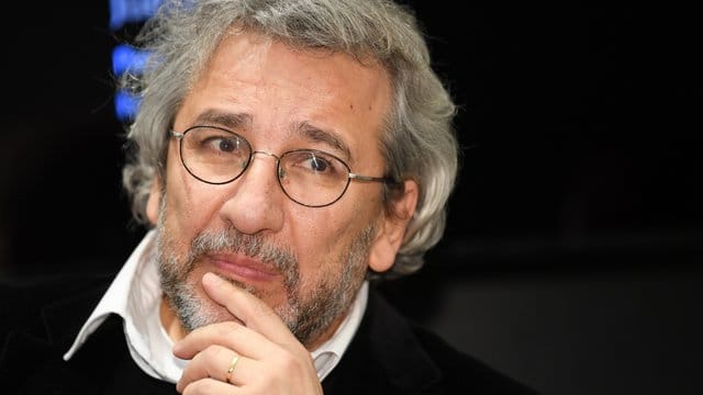 Der türkische Journalist Can Dündar, Ex-Chefredakteur der regierungskritischen Zeitung "Cumhuriyet" auf der Frankfurter Buchmesse. Der türkische Journalist Can Dündar, Ex-Chefredakteur der regierungskritischen Zeitung "Cumhuriyet" auf der Frankfurter Buchmesse.