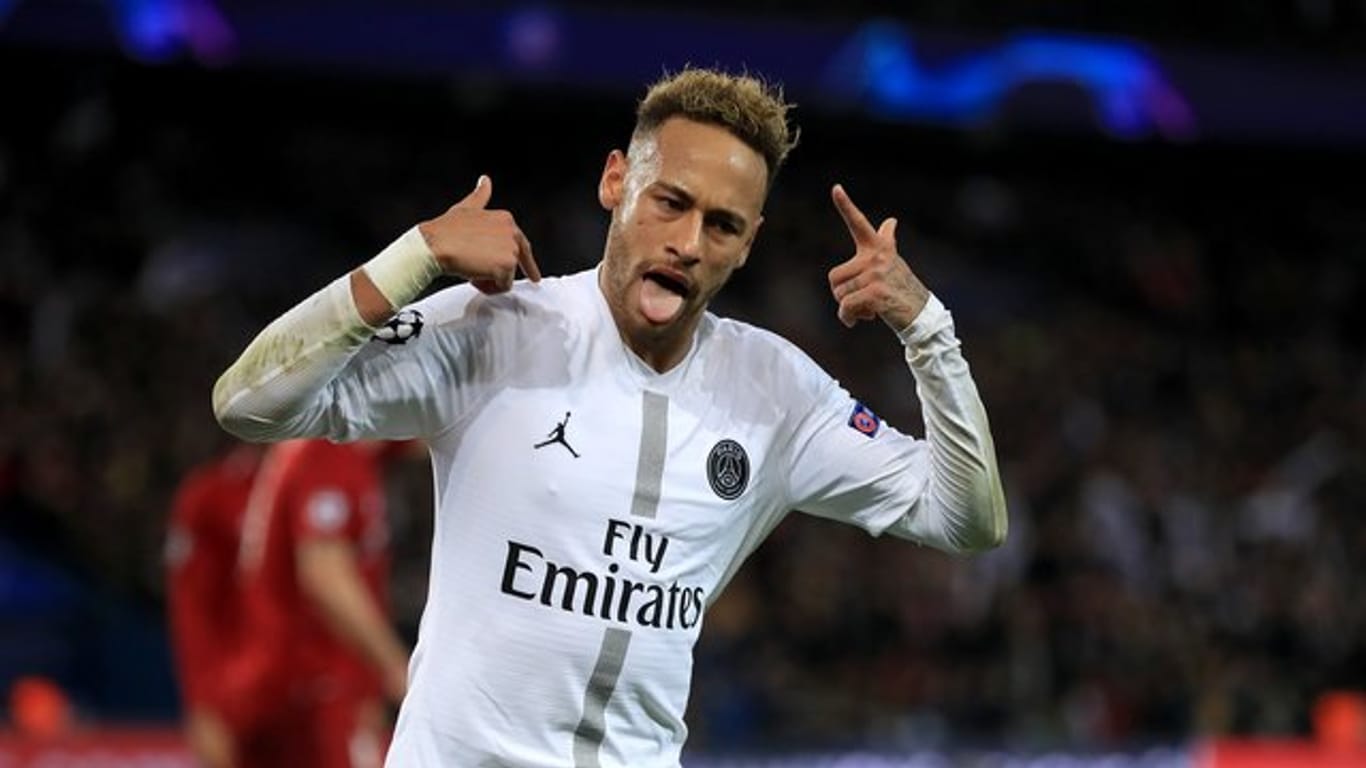 Glaubt, dass jeder große Spieler einmal in der Premier League spielen sollte - steht aber noch bei PSG unter Vertrag: Neymar.
