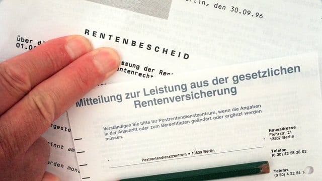 Rentenbescheide: Zumindest derzeit ist die Rente mehr als sicher.