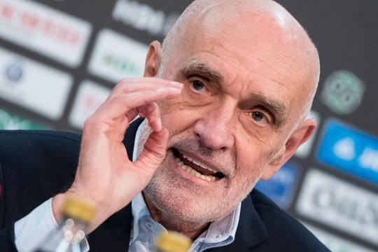 Bei den 96-Fans nicht sonderlich beliebt: Vereinsboss Martin Kind.