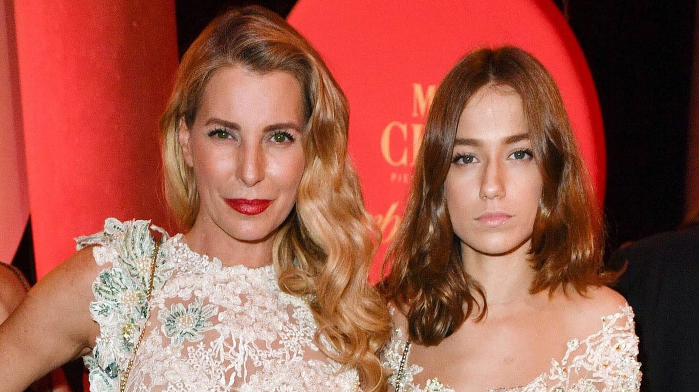 Giulia Siegel mit Tochter Mia Wehrmann: Beim Mon Cheri Barbara Tag 2018 zeigten sich beide in einem ähnlichen Outfit.
