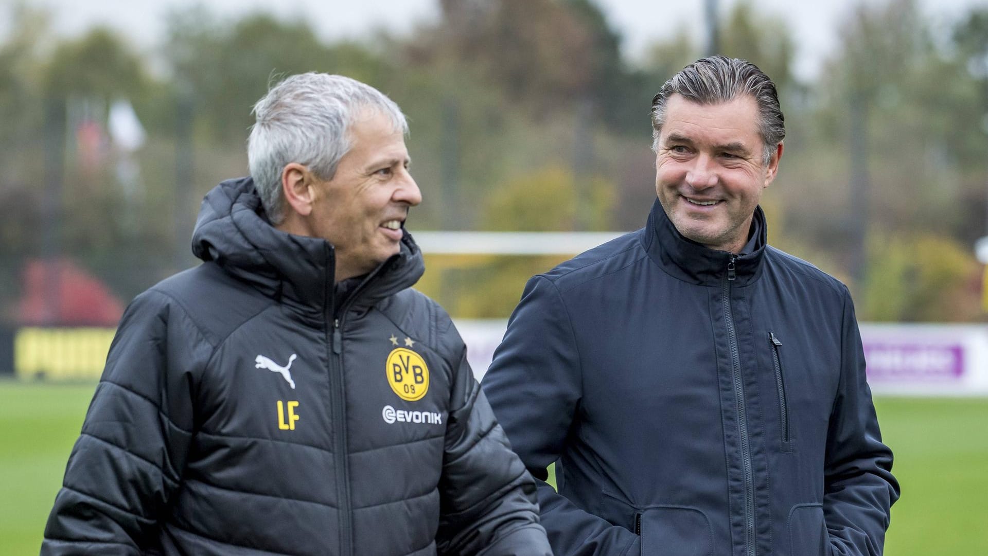 Dortmunder Erfolgsduo:Sportdirektor Michael Zorc (r.) ist begeistert von der Arbeit von Trainer Lucien Favre.