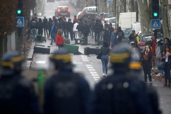 Erneut Krawalle in Frankreich: Bei Protesten von Schülern wurden 700 Menschen festgenommen – am Wochenende erwarten die Sicherheitsbehörden erneut Ausschreitungen.