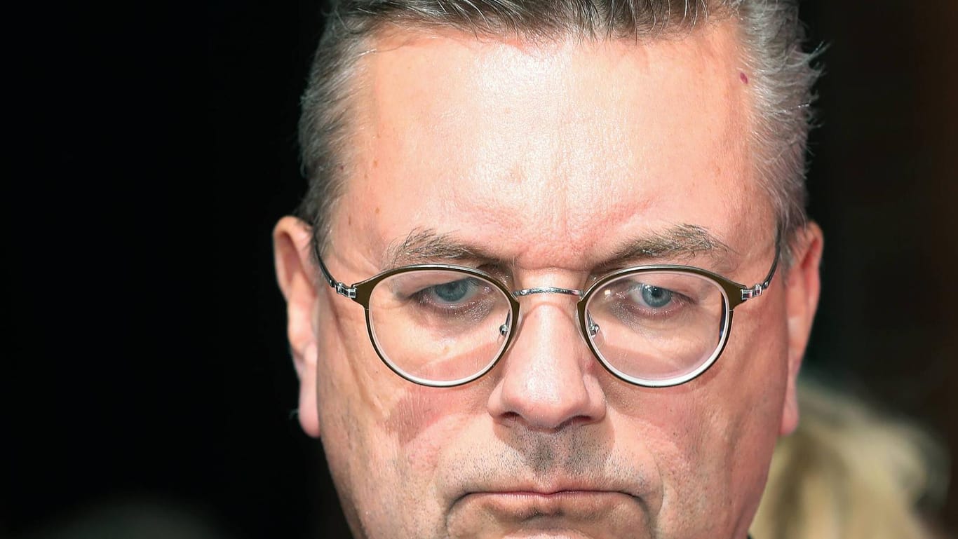 Reinhard Grindel: Der DFB-Präsident hat seine Erwartungen zur EM-Qualifikation 2020 geäußert.