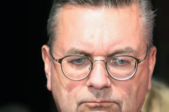 Reinhard Grindel: Der DFB-Präsident hat seine Erwartungen zur EM-Qualifikation 2020 geäußert.