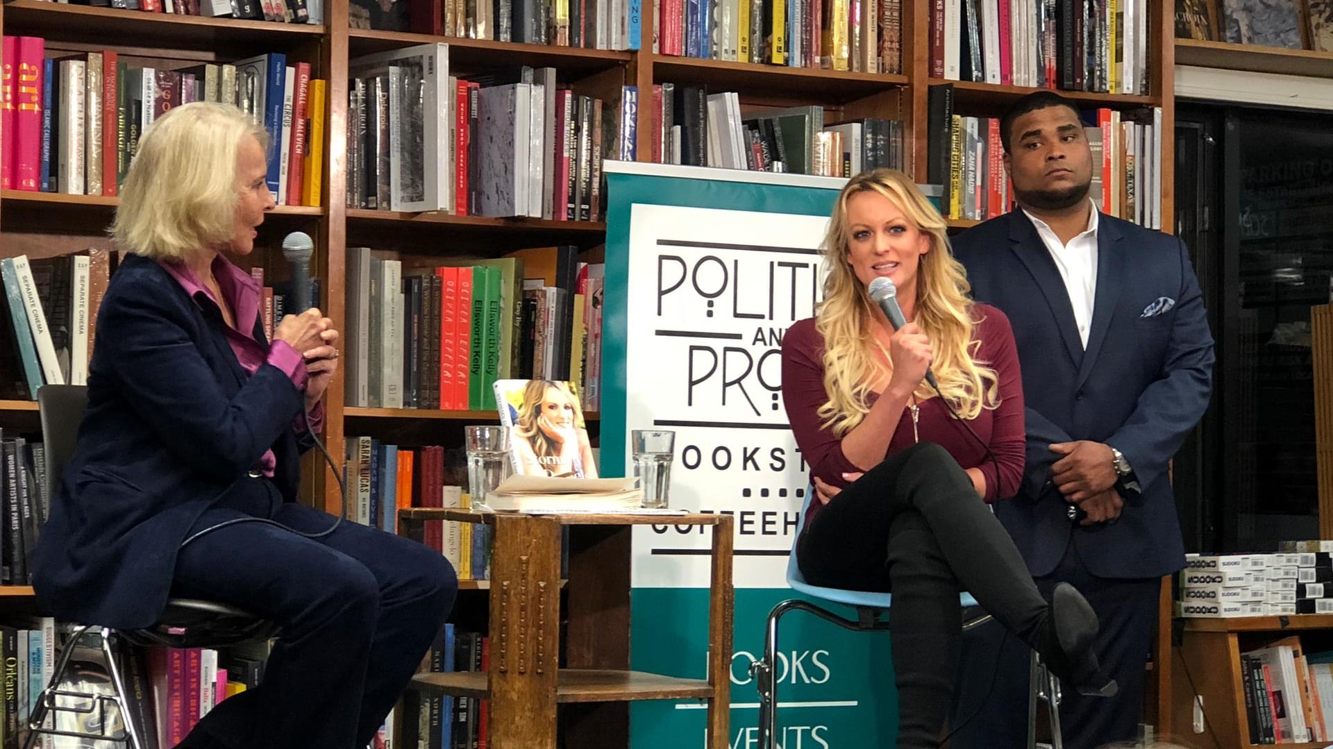 Sally Quinn, Stormy Daniels bei "Politics and Prose".