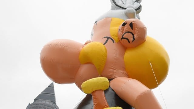 Eine übergroße aufblasbare Asterix-Figur auf dem Gelände der Frankfurter Buchmesse (2017).