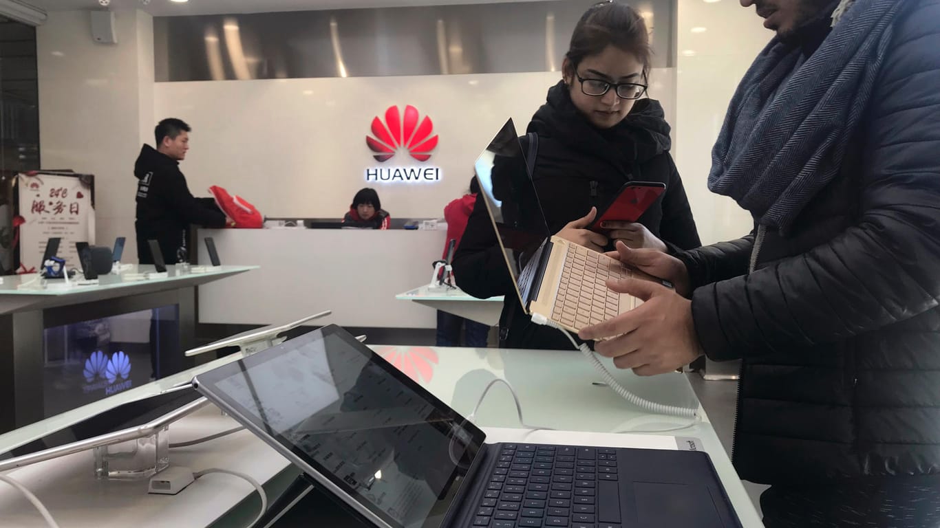 Ein Huawei-Computer in einem Geschäft in Beijing: Insidern zufolge wird die chinesische Firma beschuldigt, die Iran-Sanktionen der USA gebrochen zu haben.