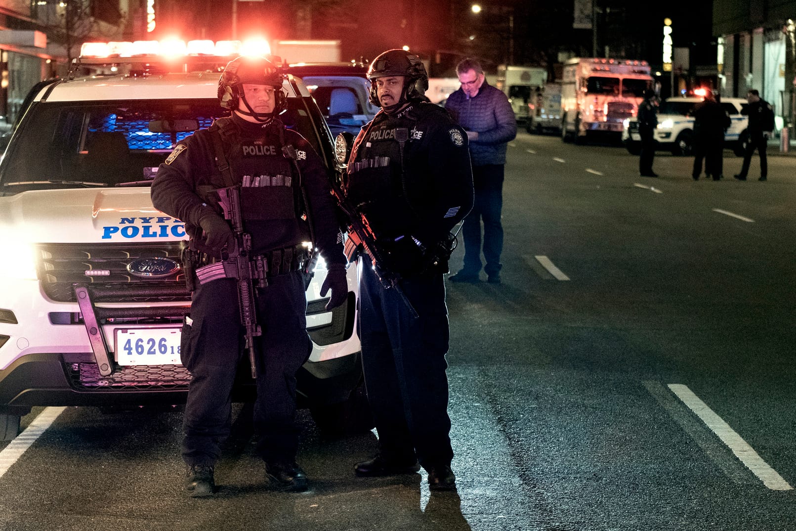 Polizisten vor dem Time Warner Center in New York: Inzwischen ist das Gebäude mit den CNN-Studios wieder freigegeben.