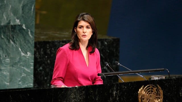 Nikki Haley, Botschafterin der USA bei den Vereinten Nationen, spricht im Rahmen der UN-Generalversammlung im Hauptquartier der Vereinten Nationen. Nikki Haley, Botschafterin der USA bei den Vereinten Nationen, spricht im Rahmen der UN-Generalversammlung im Hauptquartier der Vereinten Nationen.