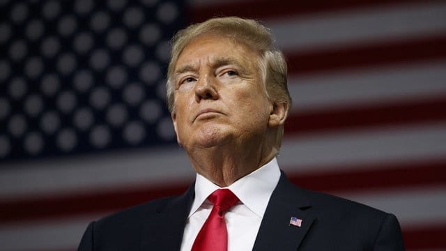 Personalrochaden in Washington: Donald Trump will Ex-Justizminister William Barr zum Nachfolger von Jeff Sessions machen. Personalrochaden in Washington: Donald Trump will Ex-Justizminister William Barr zum Nachfolger von Jeff Sessions machen.