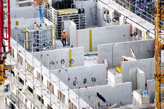 "Es gibt ein massives Problem mit Geldwäsche bei Immobilien in Deutschland", sagt Transparency-Deutschland-Chefin Edda Müller.