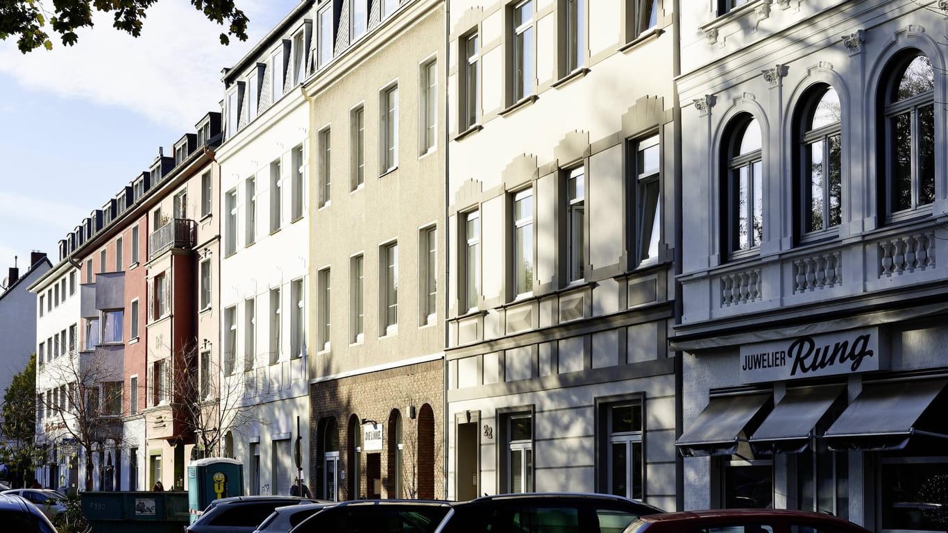 Altbauten in Bonn: Der Immobilienmarkt hatte 2016 in Deutschland ein Volumen von etwa 238 Milliarden Euro. (Symbolfoto)