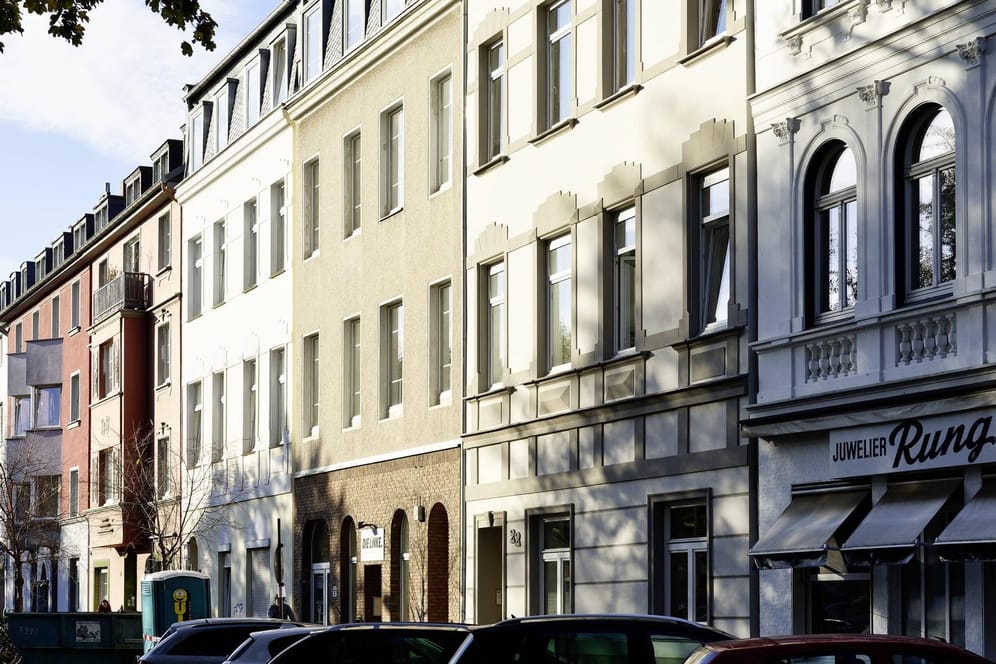 Altbauten in Bonn: Der Immobilienmarkt hatte 2016 in Deutschland ein Volumen von etwa 238 Milliarden Euro. (Symbolfoto)