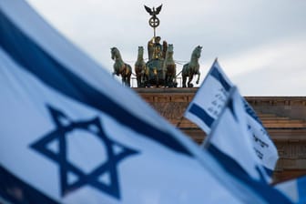 Aufnahmen einer Pro-Israel-Demonstration am Brandenburger Tor (Archivbild): 85 Prozent der Befragten sehen Antisemitismus als derzeit größtes Problem in ihrem Land.