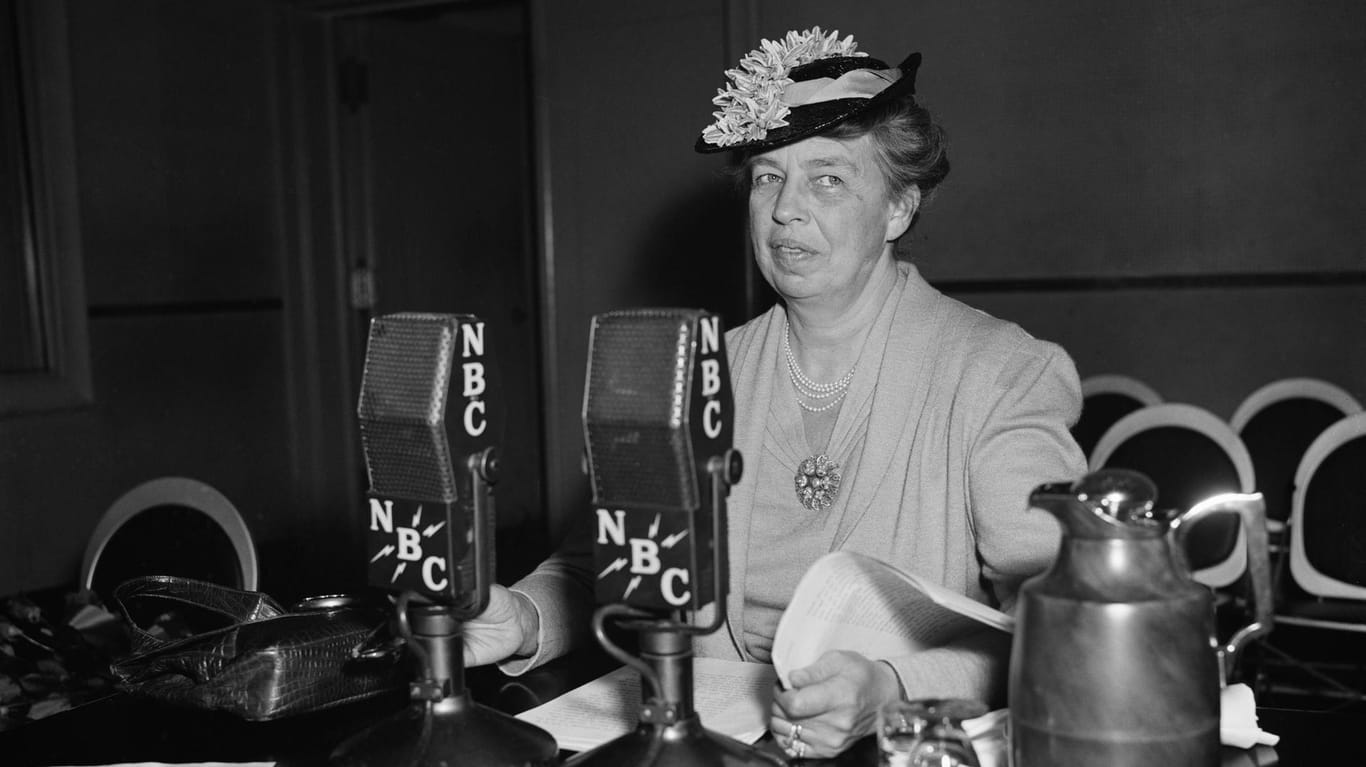 First Lady Eleanor Roosevelt 1940 bei einem Interview: Nach dem Tod ihres Mannes wurde sie eine weltweit anerkannte Diplomatin.
