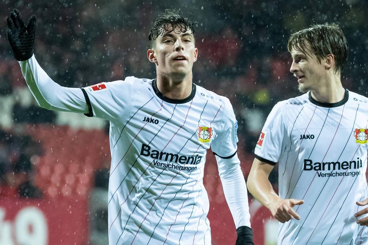 Immer öfter auch Torschütze: Kai Havertz (l.), hier nach dem 1:0-Treffer gegen Nürnberg mit Tin Jedvaj, war diese Saison bereits siebenmal in Pflichtspielen erfolgreich.