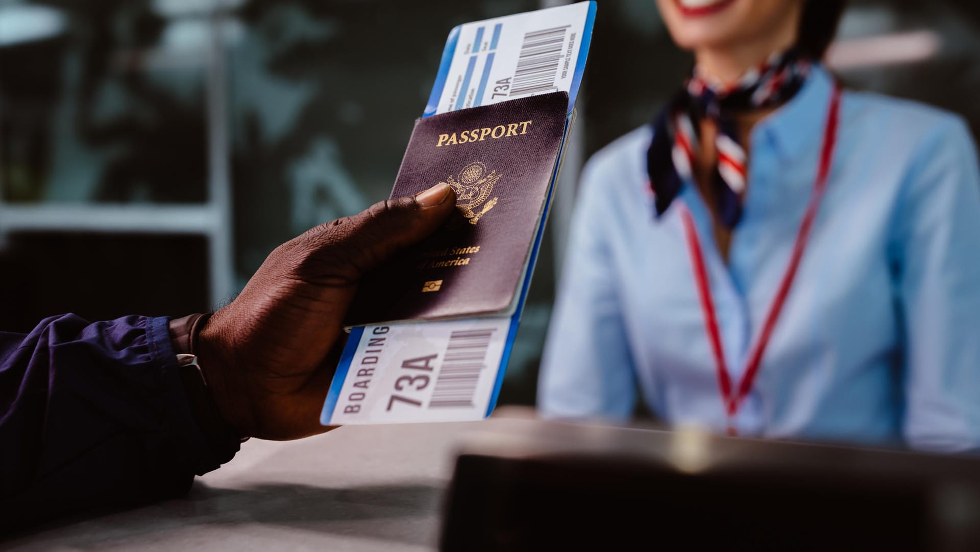 Am Flughafen: Bei bestimmten Flugtickets ist die Mitreise nicht garantiert.