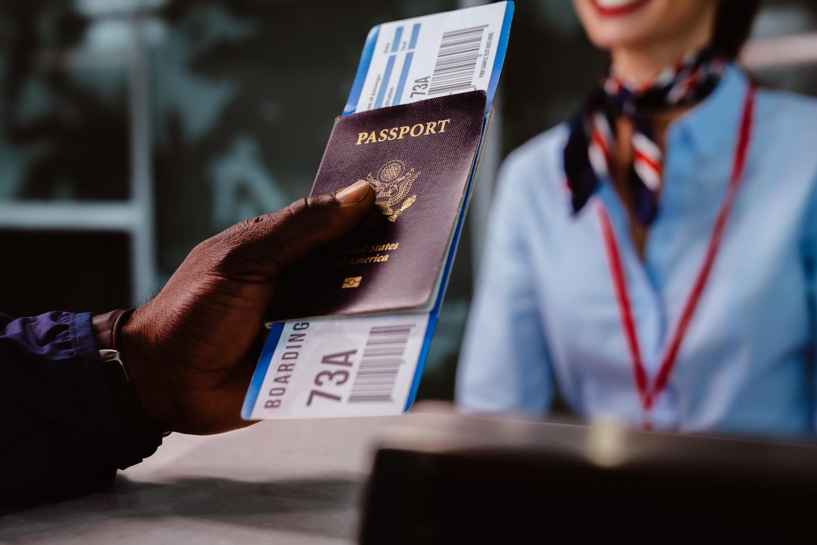 Am Flughafen: Bei bestimmten Flugtickets ist die Mitreise nicht garantiert.