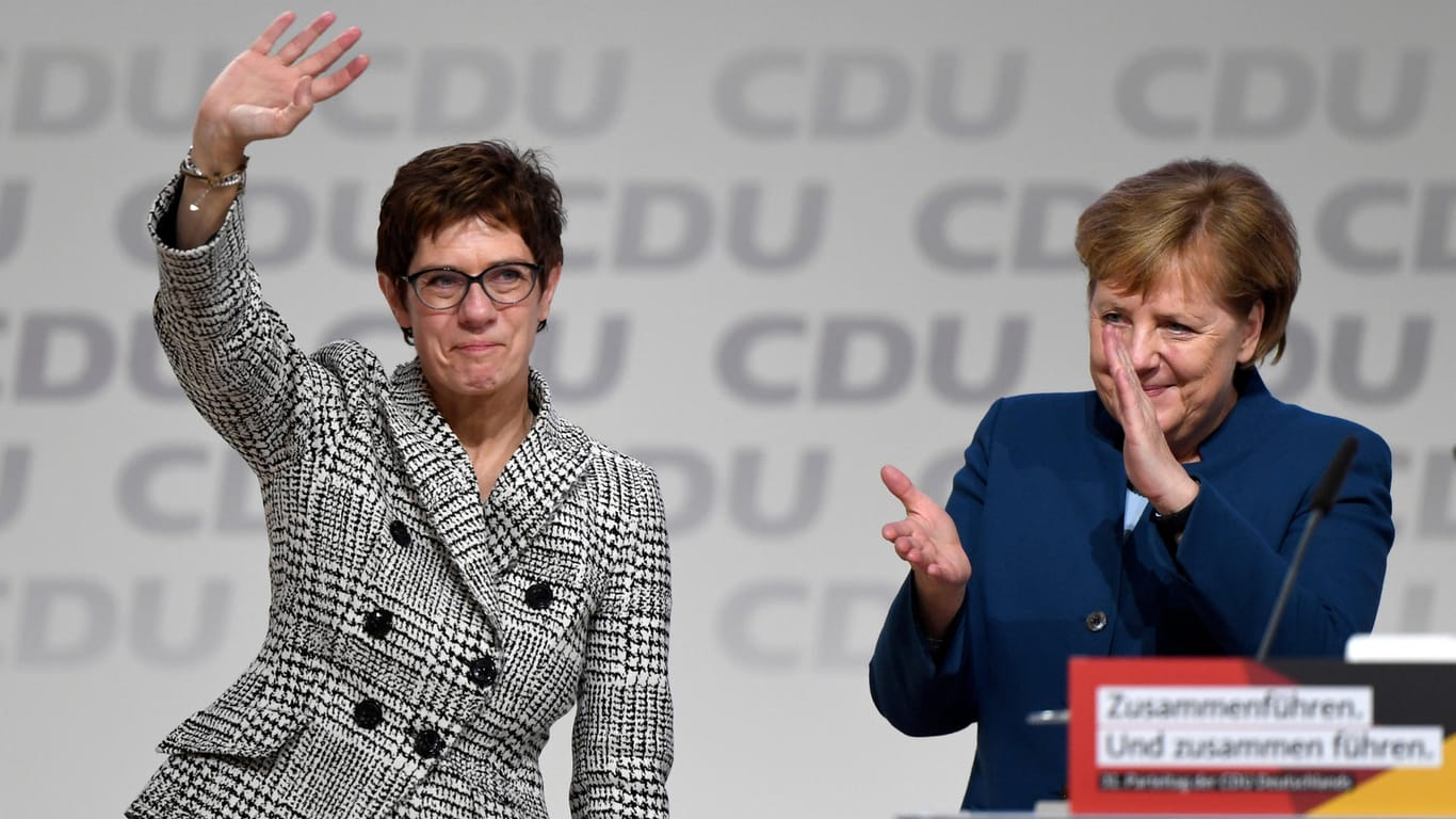Annegret Kramp-Karrenbauer zeigt sich nach ihrer Wahl zur CDU-Parteichef aufgewühlt, der Wahlergebnis fiel denkbar knapp aus.