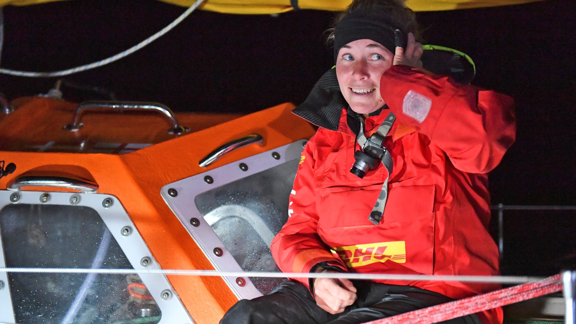 Susie Goodall auf ihrem Segelboot: Nach ihrer Havarie vor Kap Hoorn ist die 29-jährige Weltumseglerin gerettet worden.