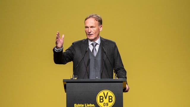 "Es wird ein ganz enges Spiel, da muss man kein Prophet sein", warnt Hans-Joachim Watzke vor dem Revierderby. "Es wird ein ganz enges Spiel, da muss man kein Prophet sein", warnt Hans-Joachim Watzke vor dem Revierderby.