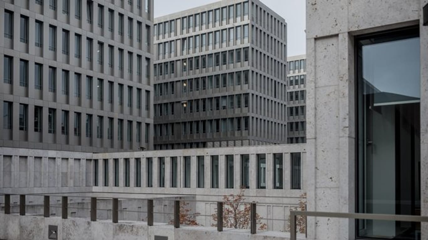 BND-Zentrale in Berlin: Hier sind noch jede Menge attraktive Jobs zu haben.