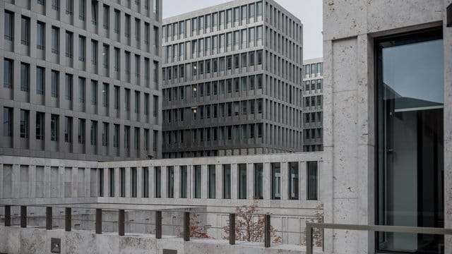 BND-Zentrale in Berlin: Hier sind noch jede Menge attraktive Jobs zu haben. BND-Zentrale in Berlin: Hier sind noch jede Menge attraktive Jobs zu haben.