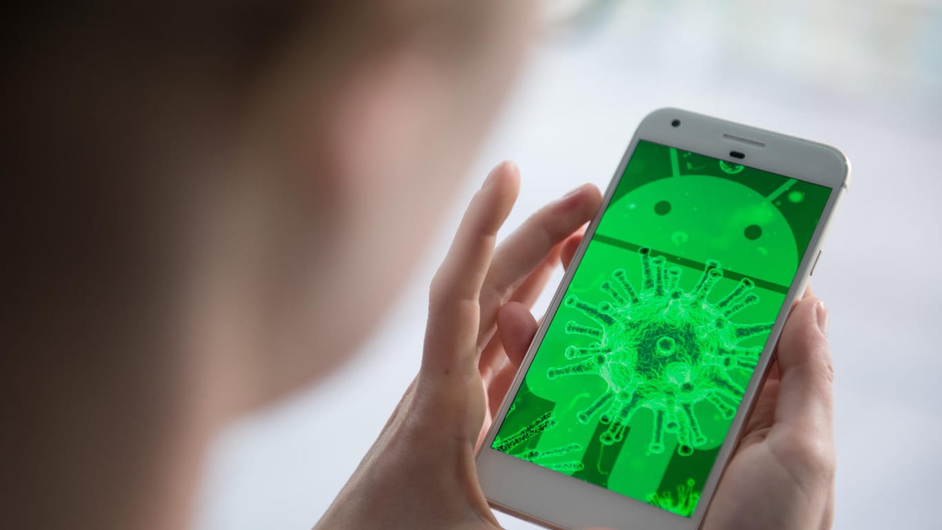 Eine "infiziertes" Android-Smartphone (Symbolbild): Sicherheitsforscher fanden schädliche Apps im Google Play Store.