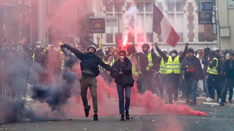Ausschreitungen in Paris: Erneut bekämpfen sich in der französischen Hauptstadt Polizei und Demonstranten gewaltsam.