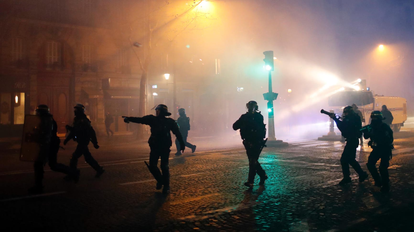 Proteste in Frankreich: Russland versucht offenbar mit Desinformation das Klima der Gewalt zu schüren.