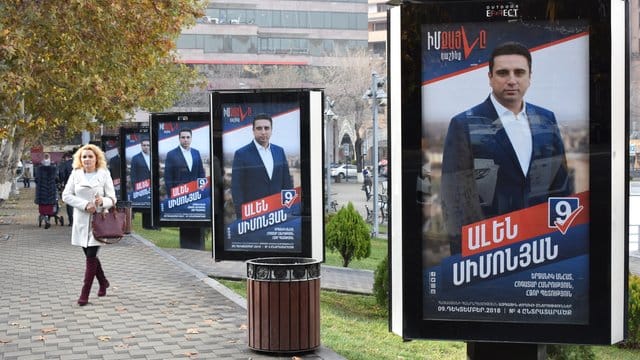 Das kleine und arme Armenien mit knapp drei Millionen Einwohnern befindet sich in politisch instabiler Lage. Das kleine und arme Armenien mit knapp drei Millionen Einwohnern befindet sich in politisch instabiler Lage.