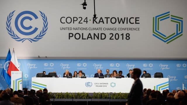 Ansicht des Rednerpults der Klimakonferenz der Vereinten Nationen "COP24". Ansicht des Rednerpults der Klimakonferenz der Vereinten Nationen "COP24".