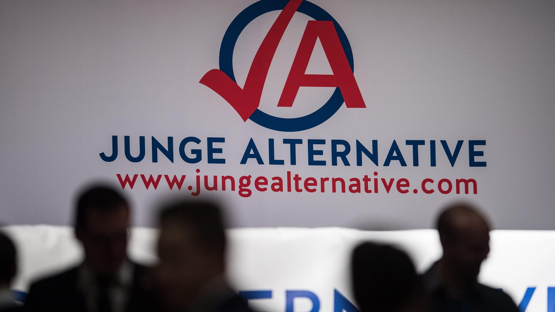 Bundeskongress der Jungen Alternative 2015: Drei Landesverbände werden vom Verfassungsschutz beobachtet.