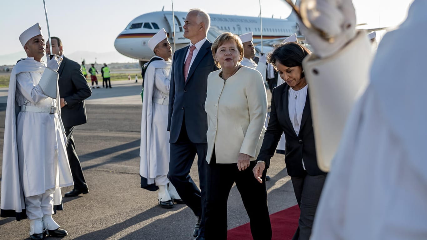 Kanzlerin Merkel bei der Ankunft in Marrakesch: Unter dem Dach der Vereinten Nationen (UN) will die internationale Gemeinschaft einen weltweiten Vertrag zur sicheren, geordneten und regulären Migration verabschieden.