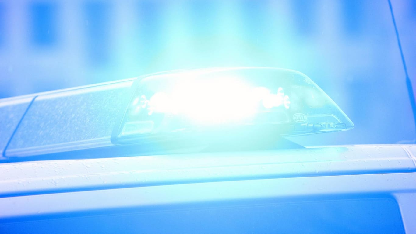 Polizei-Blaulicht: Der in Thüringen erschossene Mann soll seine Ex-Freundin und einen Nachbarn mit einer Pistole bedroht haben.