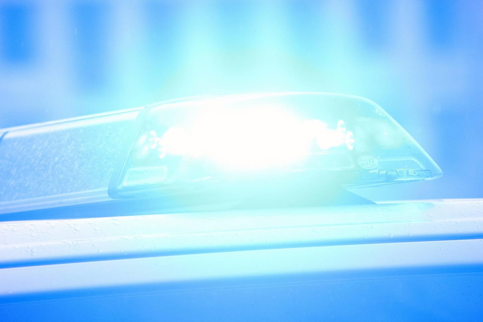 Polizei-Blaulicht: Der in Thüringen erschossene Mann soll seine Ex-Freundin und einen Nachbarn mit einer Pistole bedroht haben.