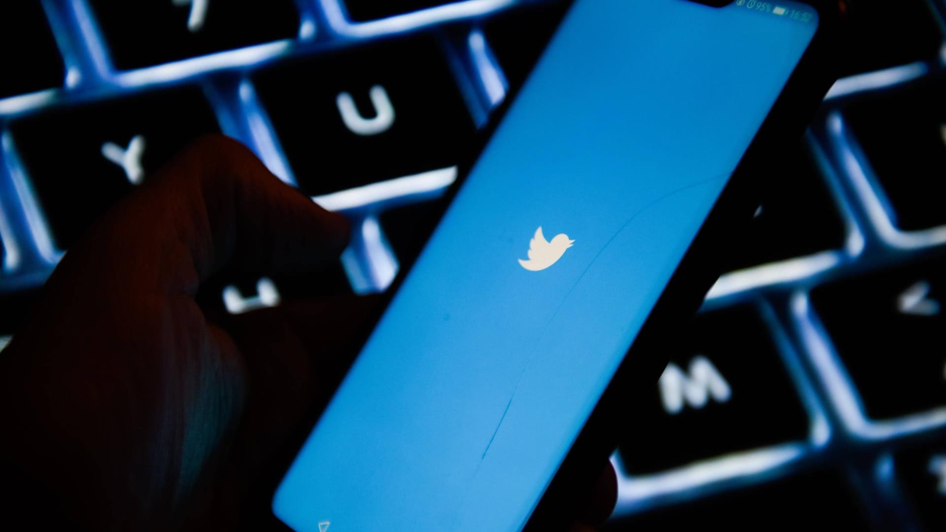 Twitter-App: Die Firma Botswatch hat rund 800.000 Tweets zum Migrationspakt untersucht. Twitter-App: Die Firma Botswatch hat rund 800.000 Tweets zum Migrationspakt untersucht.
