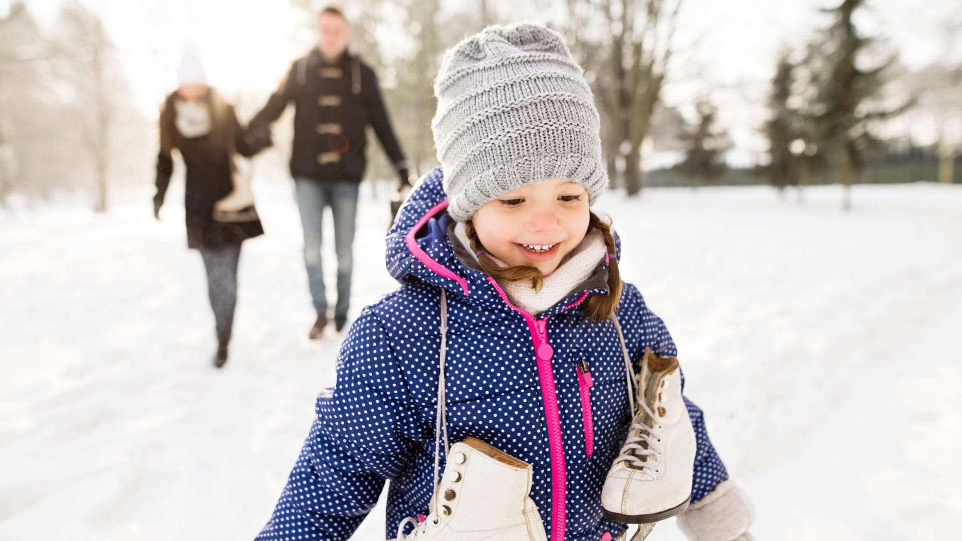 Mit den eigenen Schlittschuhen macht Kinder noch mal so viel Spaß auf dem Eis.