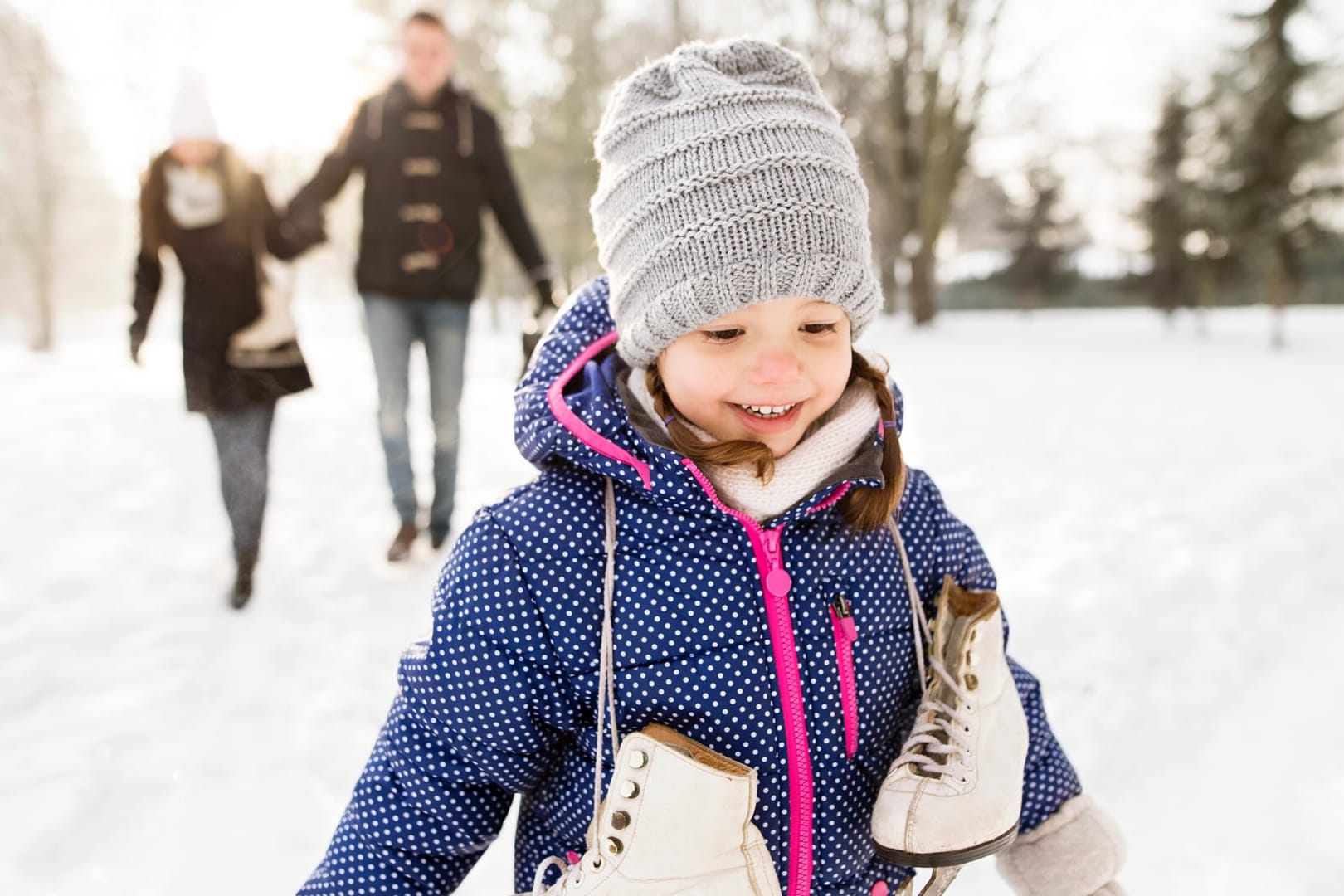 Mit den eigenen Schlittschuhen macht Kinder noch mal so viel Spaß auf dem Eis.